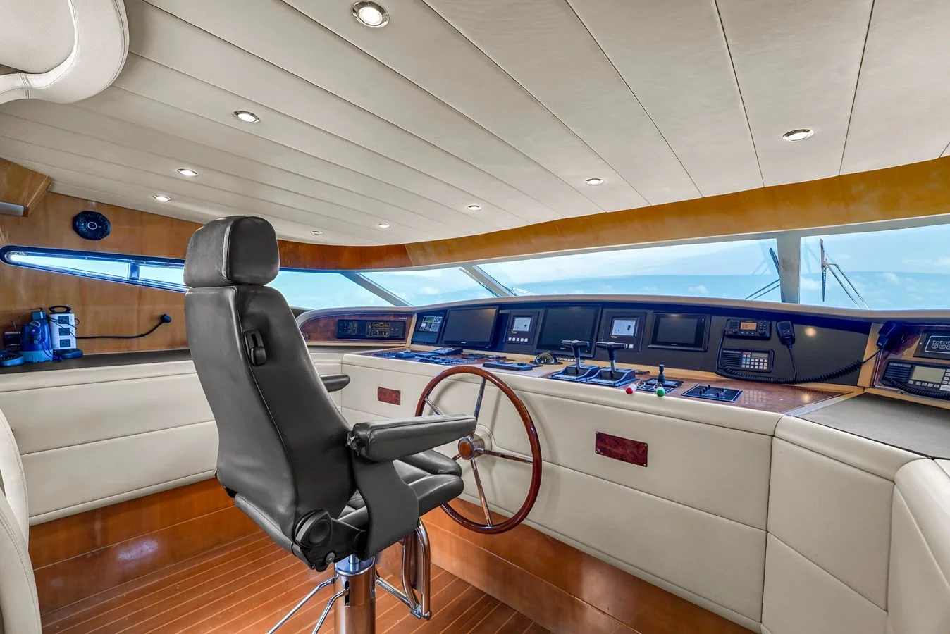110ft Maiora Stamos Bien luxury finishes